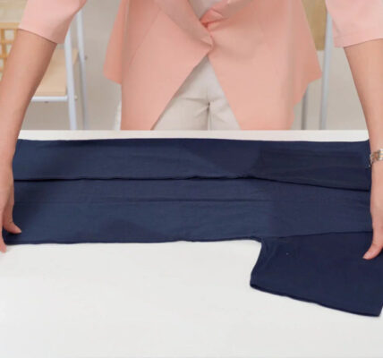 Cara Melipat Baju Metode KonMari dan Tips Packing Lebih Rapi – Baller ...